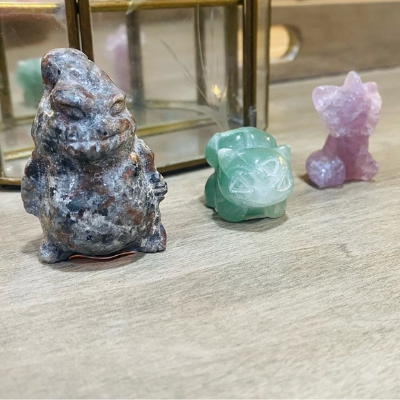 SOLD Oogie Boogie Yooperlite Carved Crystal Figure Nightmare Before Christmas - Picture 6 of 6